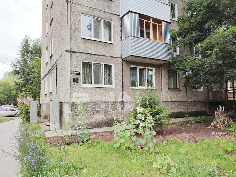 Квартира  Пермь, Дзержинский р-н, Крисанова ул, 3