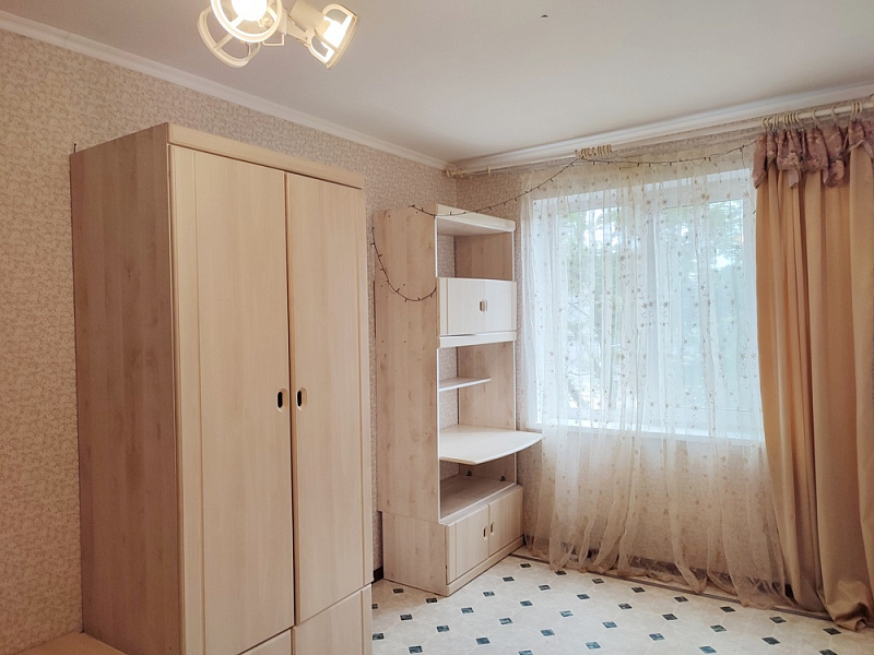 Квартира  Пермь, Дзержинский р-н, Крисанова ул, 3